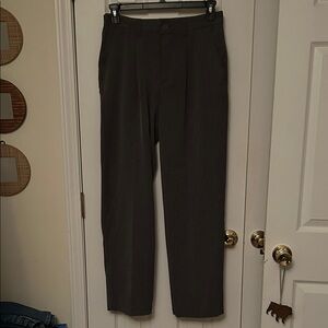 NWOT Cotton On gray pleated dress pants. Sz. 30